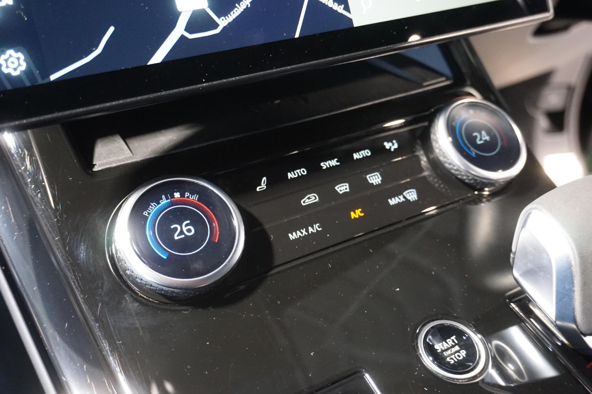 Land Rover Range Rover Sport 3.0 D300 MHEV Dynamic SE SUV 5dr Diesel Auto 4WD Euro 6 (s/s) (300 ps)